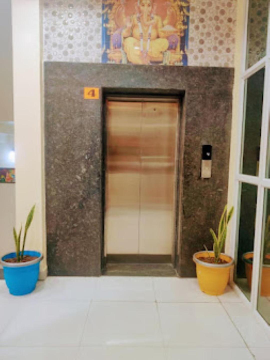 Hotel Hariram Tower Wardha Buitenkant foto