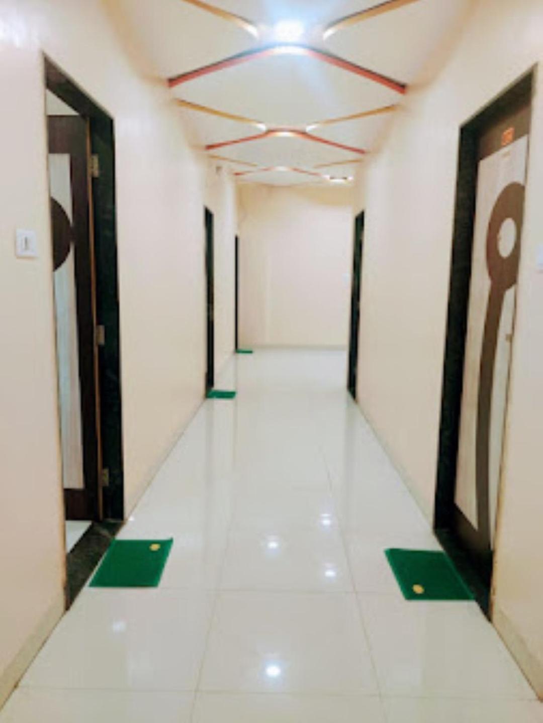 Hotel Hariram Tower Wardha Buitenkant foto